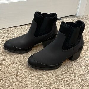 NWOT Dr. Scholls Black Neoprene Chelsea Heeled Booties - Size 9